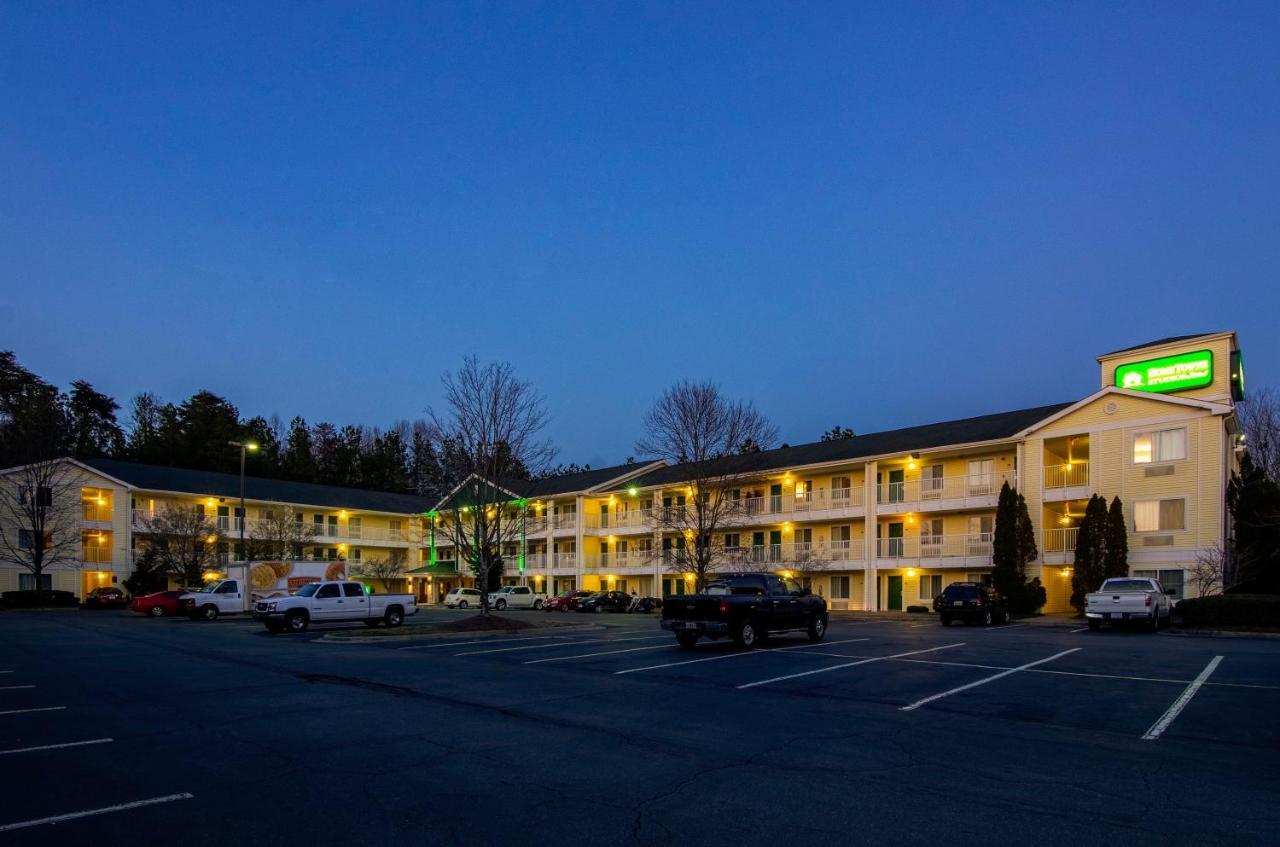 Hometowne Studios By Red Roof Winston-Salem - University Pkwy Luaran gambar