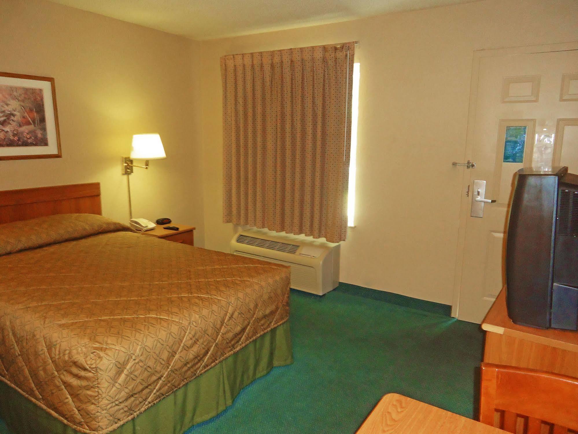 Hometowne Studios By Red Roof Winston-Salem - University Pkwy Luaran gambar
